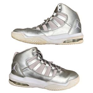Rare 2018 Air Jordan Max Aura Silver Size 4.5